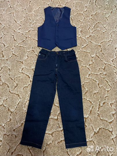 Джинсы и жилетка