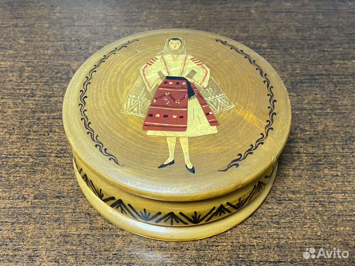 Лакированная шкатулка. Винтаж. Роспись. Балканы