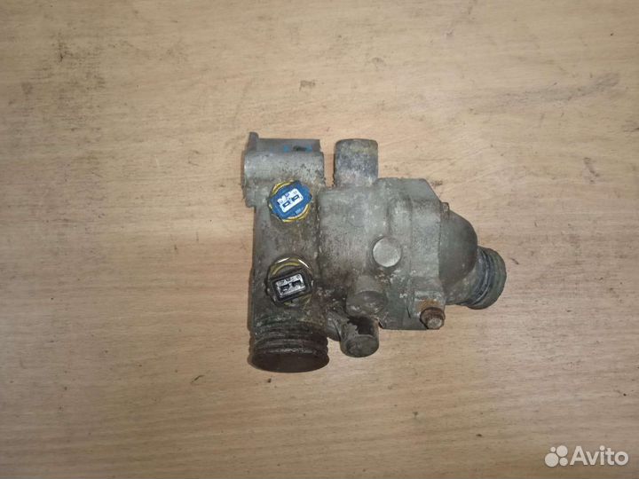 Корпус термостата BMW 5 E34 бмв 5 е34
