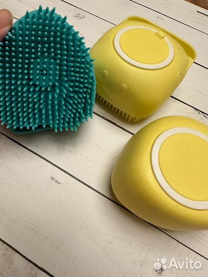 Силиконовая губка для мытья животных с дозатором