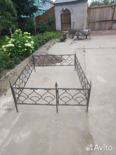 Оградки на кладбище