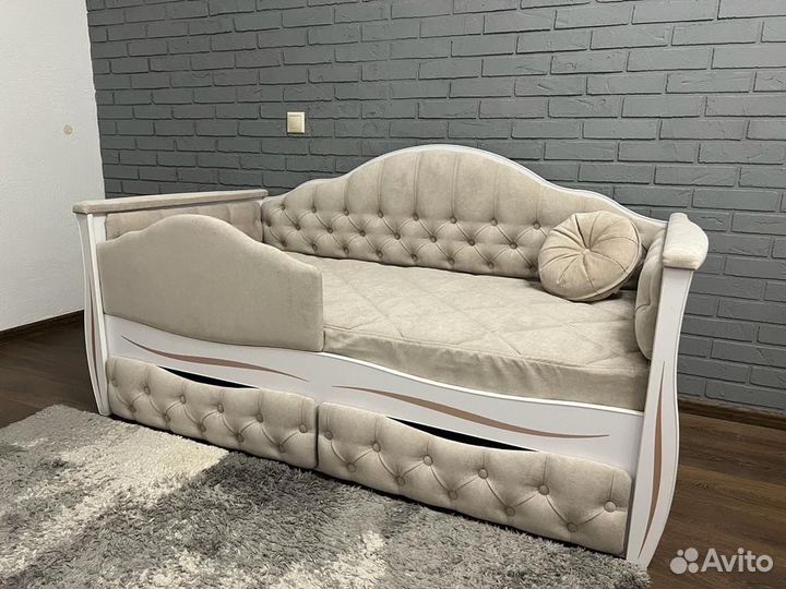 Мягкая кровать для девочки 