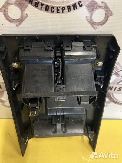 Infiniti QX70 S51 Накладка подлокотника