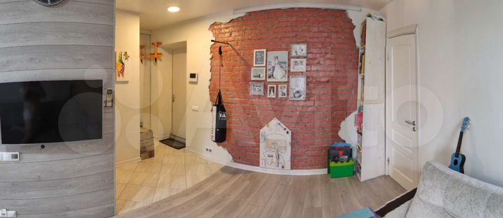 Доля в 2-к. квартире, 45,4 м², 8/9 эт.