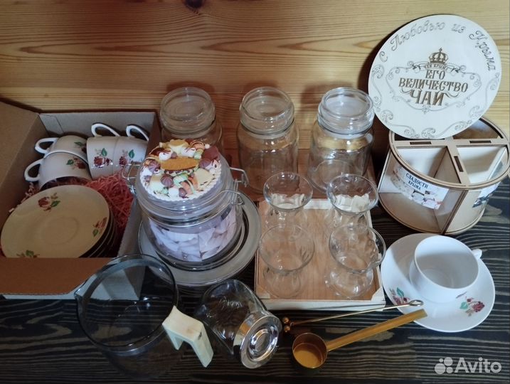 Набор посуды и аксессуаров для чая и кофе
