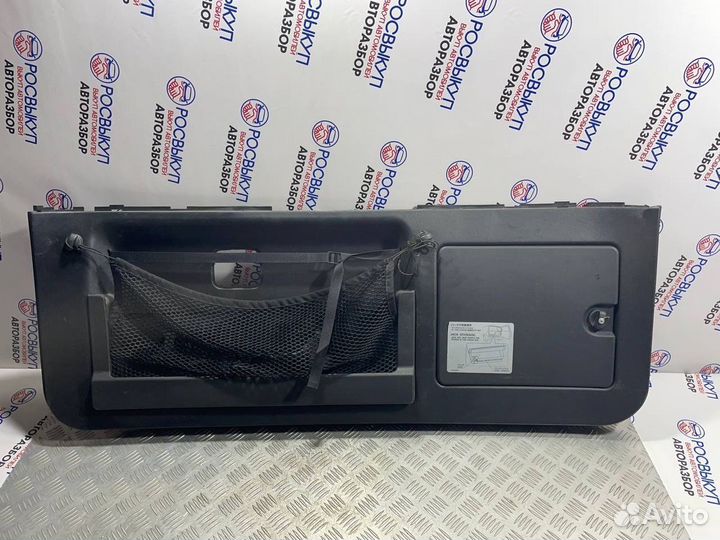 Обшивка крышки багажника Mitsubishi Pajero (V60) I