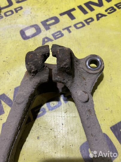 Кронштейн амортизатора Mazda 6 GG