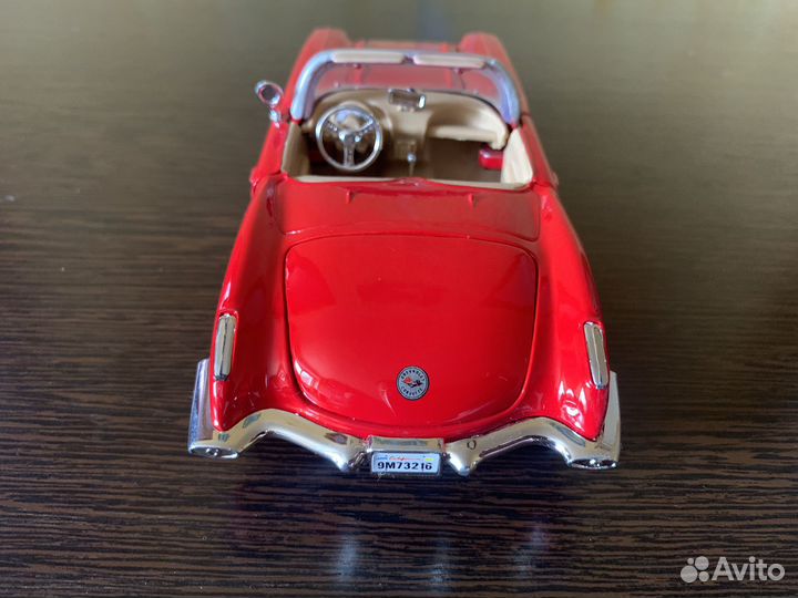Модель автомобиля Chevrolet Corvette 1/24