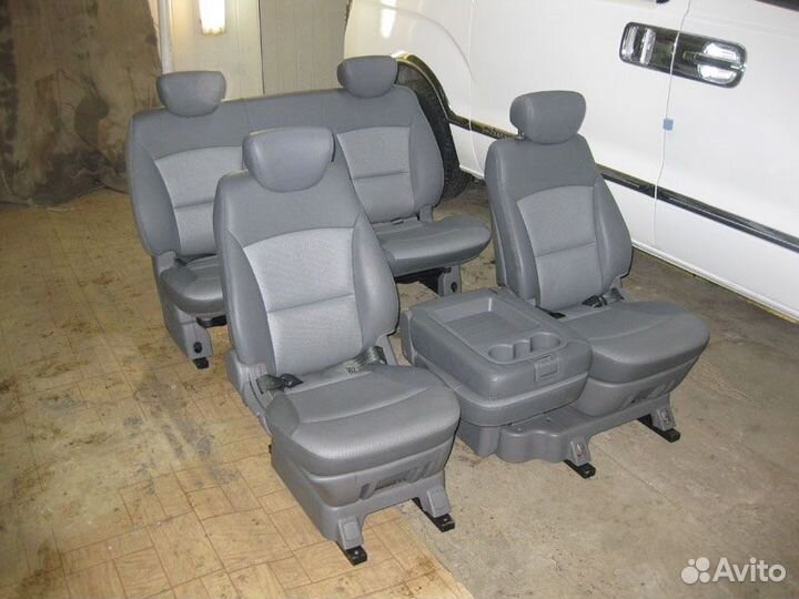 Два ряда сидений Hyundai Grand Starex