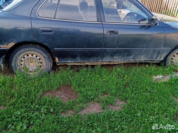Toyota Camry 1.8 AT, 1993, битый, 437 000 км
