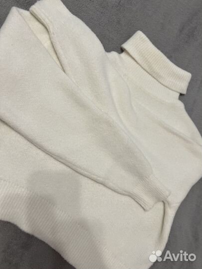 Свитер женский молочный 42 S