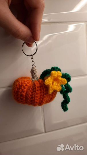 Брелок для ключей крючком тыква