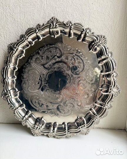 Большие подносы, Англия