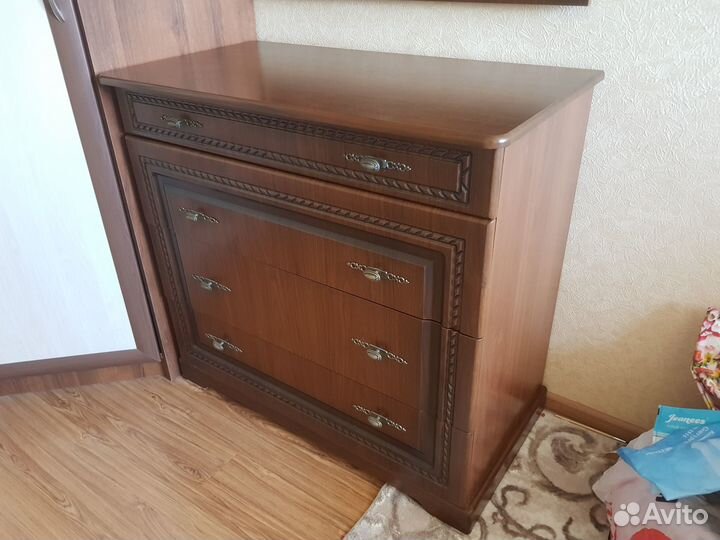 Комод с зеркалом