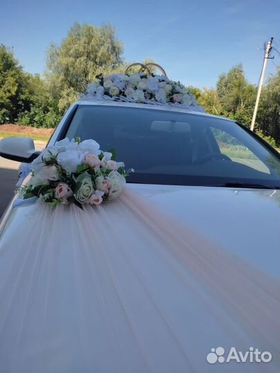 Свадебное украшение на машину