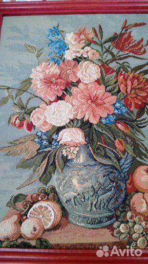Гобелен в рамке. Цветы