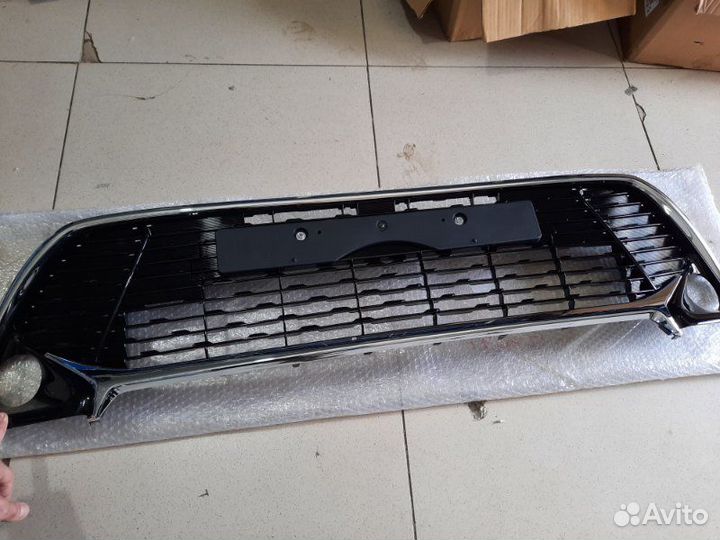 Решетка в бампер передняя Toyota Camry 2012-2017