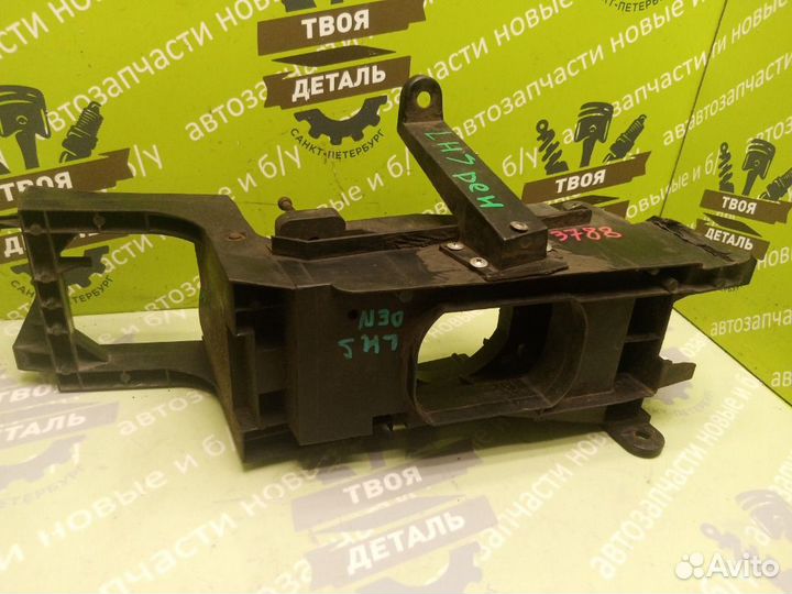 Кронштейн фары левый Chrysler Lhs 3.5 1993