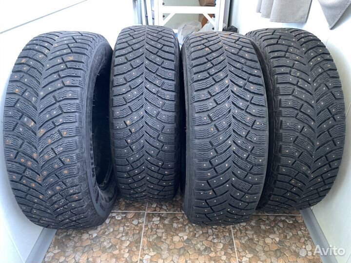 Michelin X-Ice North 4 215/65 R16
