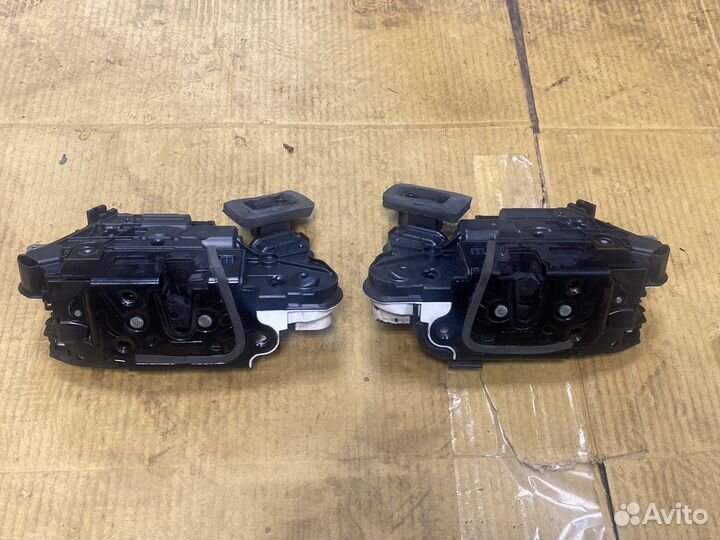 Замок двери передний Volkswagen Polo 2011 2015 год