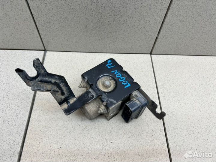 Блок ABS (насос) Renault Logan K7MA812 1 2017