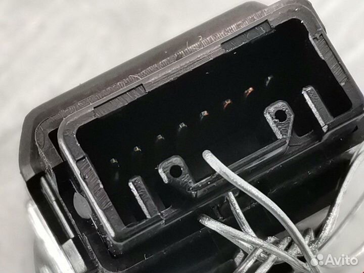 Кнопка запуска двигателя Toyota Prius 2 2008