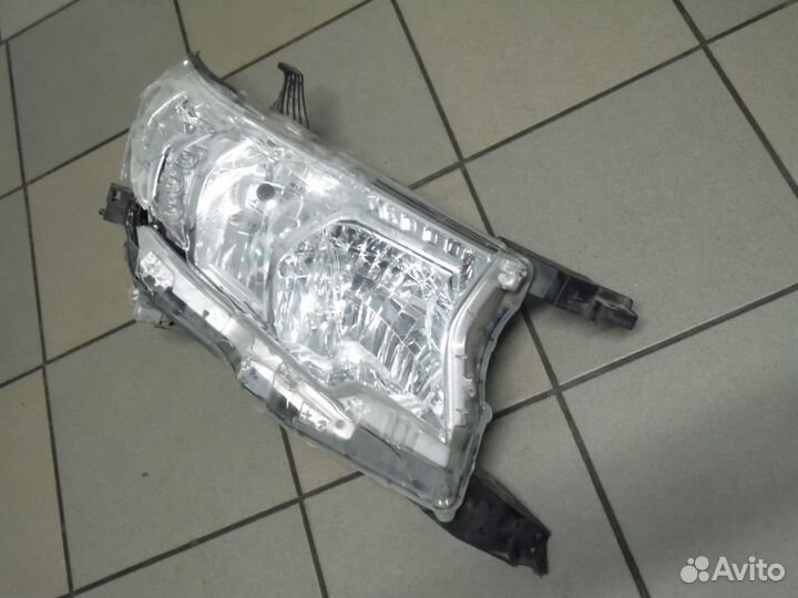 Фара правая Тойота Ленд Крузер Прадо 150