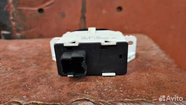 Кнопка аварийной сигнализации Фокус 1