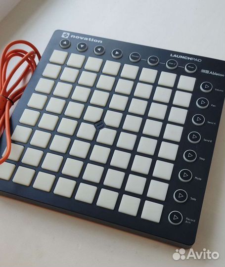 Midi - контроллер Novation Launchpad Mk2
