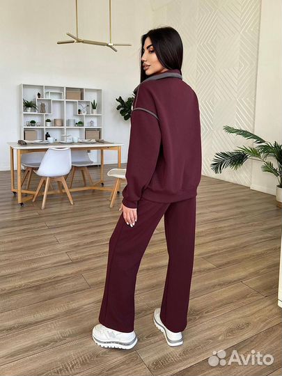 Стильный спортивный костюм женский