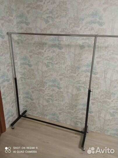 Вешалка для одежды напольная металлическая