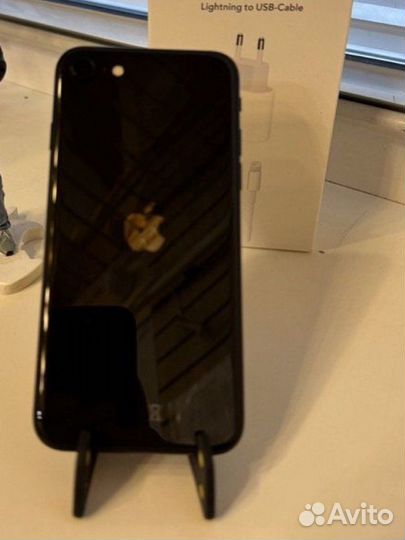iPhone SE, 64 ГБ