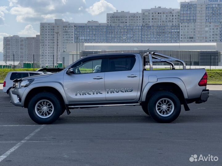 Toyota Hilux 2.8 AT, 2015, 156 000 км