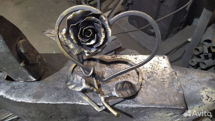 Подарок кованая роза