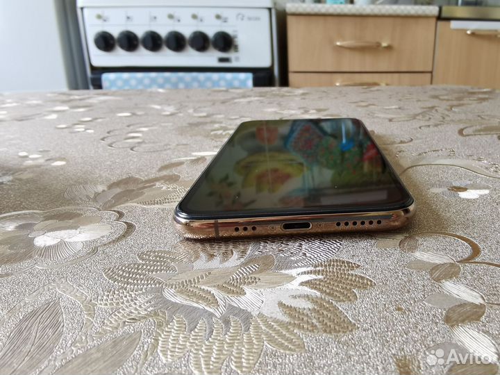 iPhone Xs, 64 ГБ