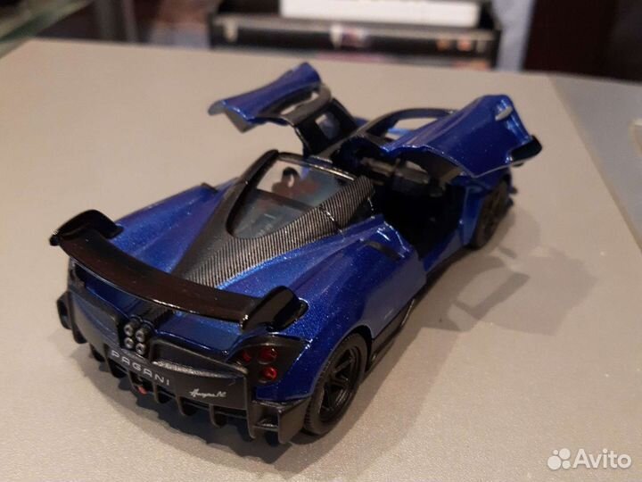 Nissan GT-R,porsche-911 Carrera,Pagani