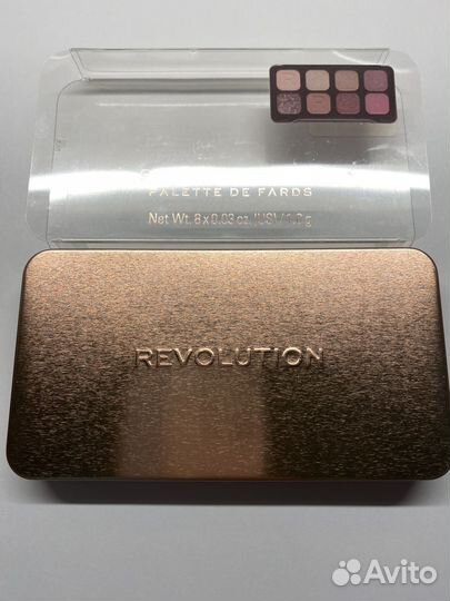 Палитра теней makeup revolution