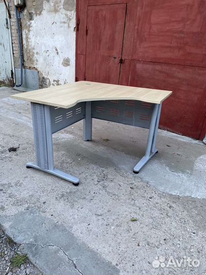 Стол офисный