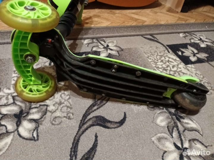 Самокат детский с сиденьем и ручкой