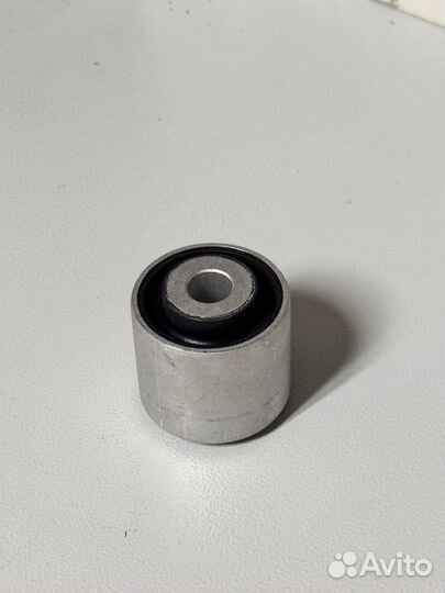 Сайлентблок передней подвески нижний на Audi A4