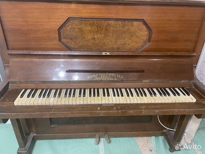 Антикварное пианино