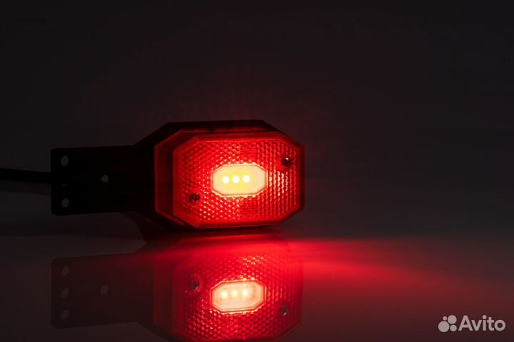 Fristom FT001ciiled Фонарь габаритный LED красного цвета с плоским кронштейном, светоотражателем и п