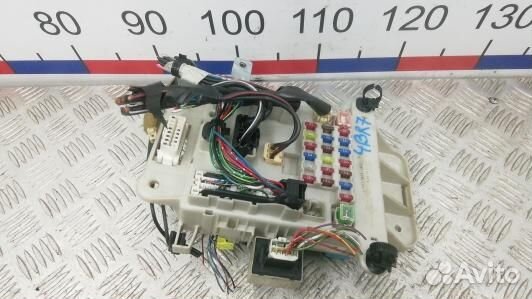 Блок предохранителей toyota RAV 4 ZCA2 (4BR07M102)