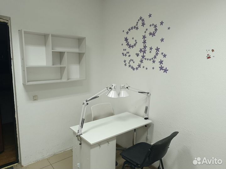 Место для мастера маникюра