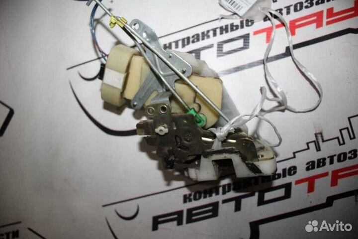 Замок багажника toyota funcargo yaris verso NCP20 NCP21 NCP25 6911052040