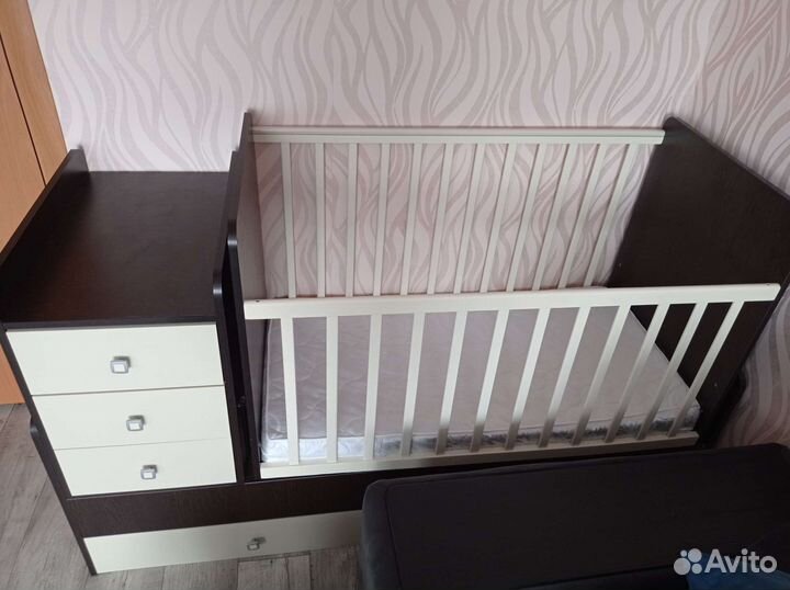 Детская кроватка