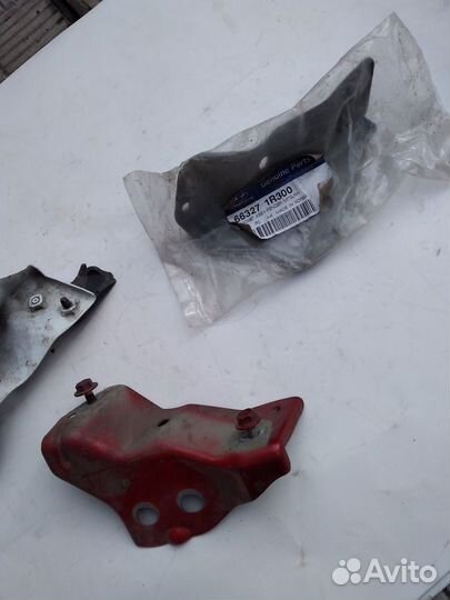 Hyundai Solaris кронштейн крыла