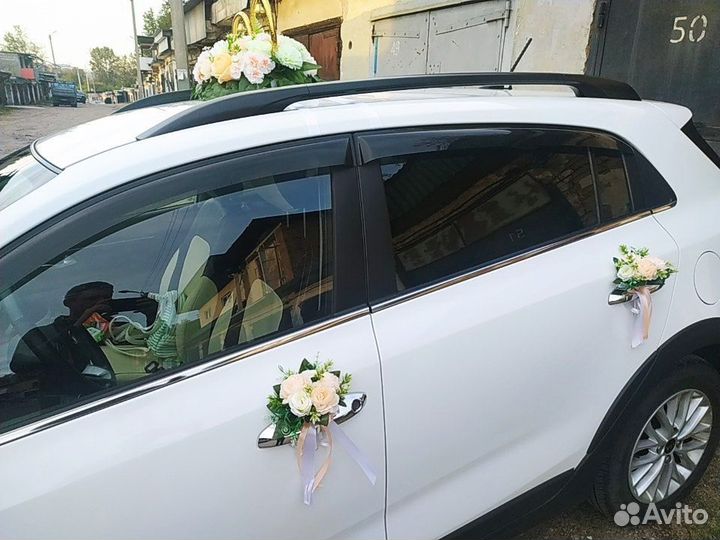 Свадебное украшение на машину