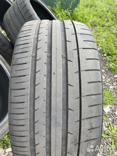 Dunlop SP Sport Maxx 050 245/35 R20 и 275/30 R20