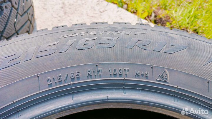 Pirelli Ice Zero 215/65 R17 103T